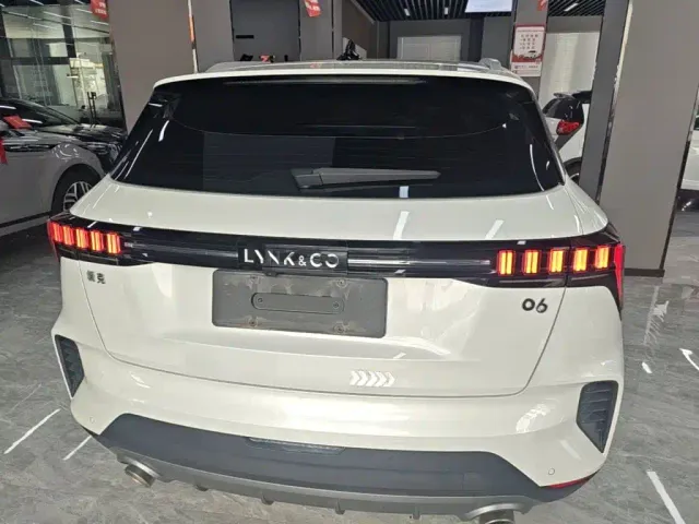 Lynk & Co 06 — Фото автомобиля 5