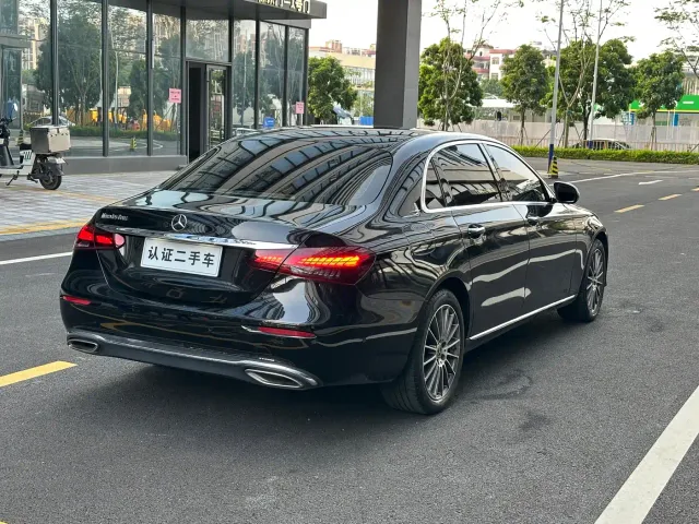 Mercedes-Benz E-Class — Фото автомобиля 6