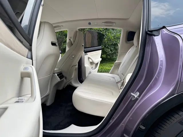 Zhijie Luxeed R7 2026 Range Extender Max+ — Фото автомобиля 9