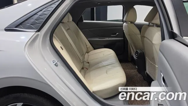 Hyundai Avante CN7 — Фото автомобиля 11