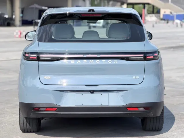 Leapmotor B10 — Фото автомобиля 5