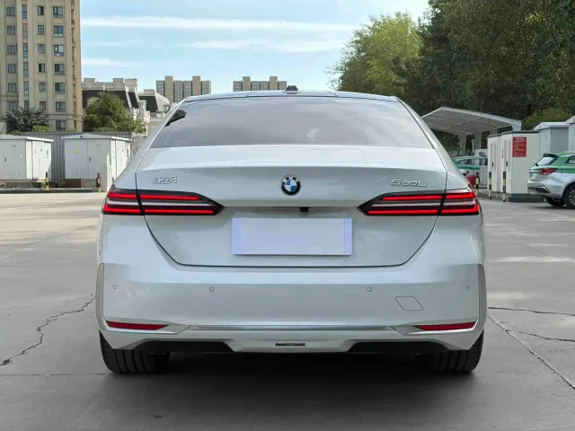 BMW 5 Series — Фото автомобиля 5