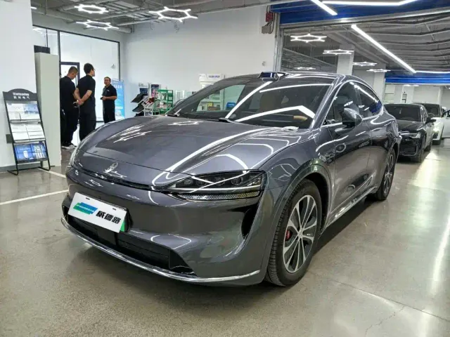 Фотография автомобиля — Luxeed R7