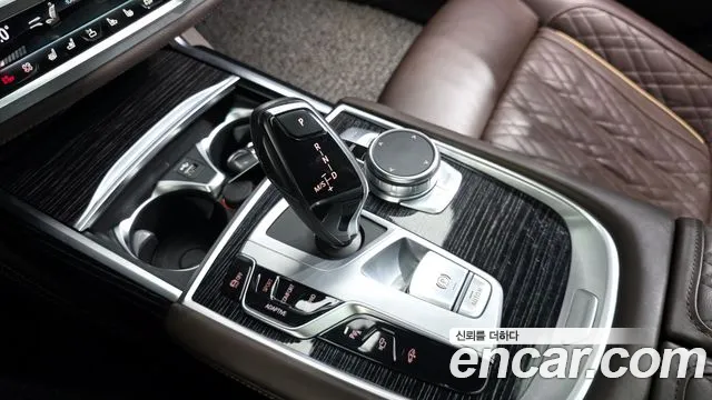 BMW 7-Series — Фото автомобиля 9