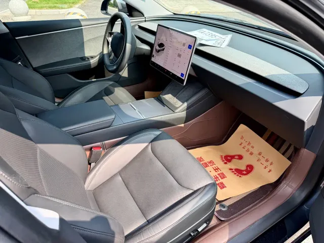 Tesla Model 3 — Фото автомобиля 13
