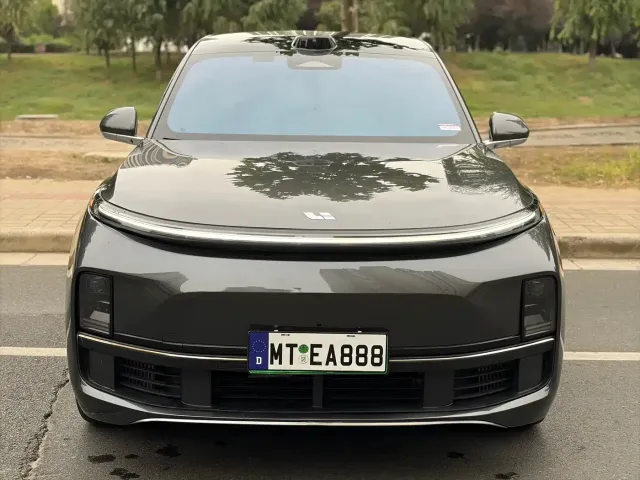 Li Auto L8 — Фото автомобиля 2