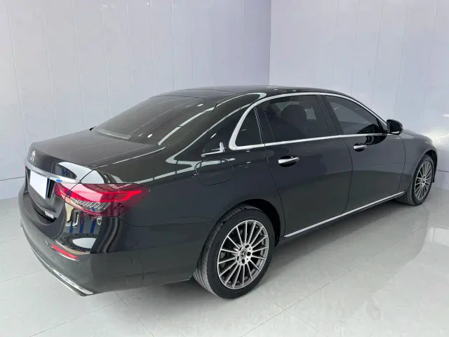 Mercedes-Benz E-Class — Фото автомобиля 5