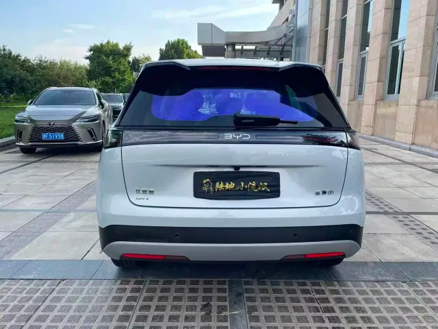 BYD Seal 05 DM-i — Фото автомобиля 5