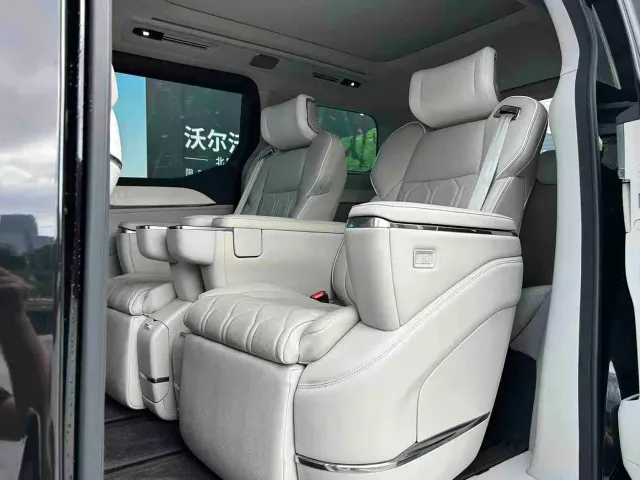 Volvo Volvo EM90 2025 Ultra Six-Seater — Фото автомобиля 7