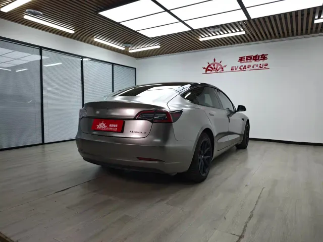 Tesla Model 3 — Фото автомобиля 4