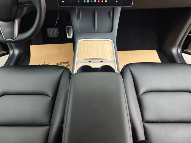 Tesla Model Y — Фото автомобиля 14