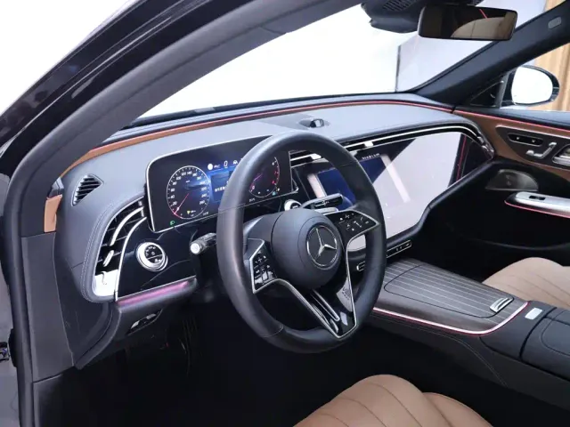 Mercedes-Benz E-Class — Фото автомобиля 11