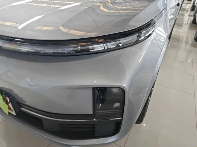 Li Auto L8 — Фото автомобиля 23