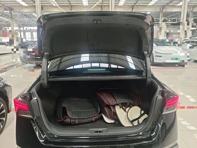 Nissan Teana — Фото автомобиля 18