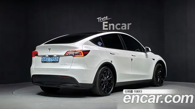Tesla Model Y — Фото автомобиля 2