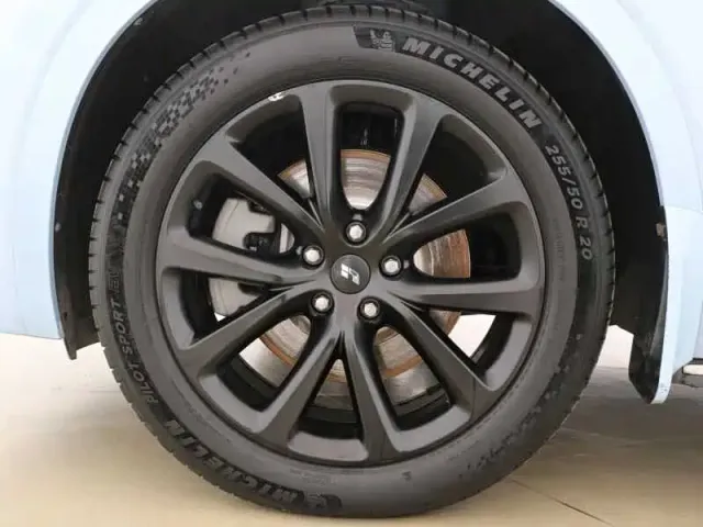 Li Auto ONE — Фото автомобиля 13