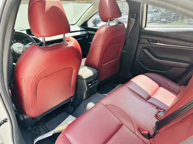 Mazda Axela — Фото автомобиля 10
