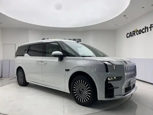 ZEEKR Zeekr 009 2024 7-Seat Aisle AWD Version 108kWh — Фото автомобиля 2