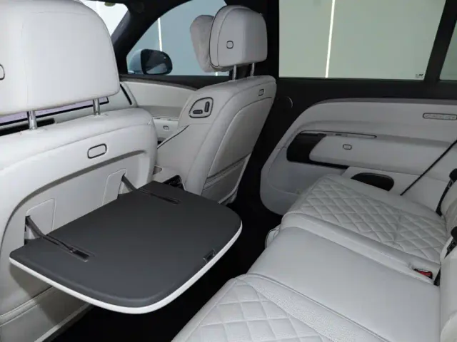 Li Auto L8 — Фото автомобиля 22