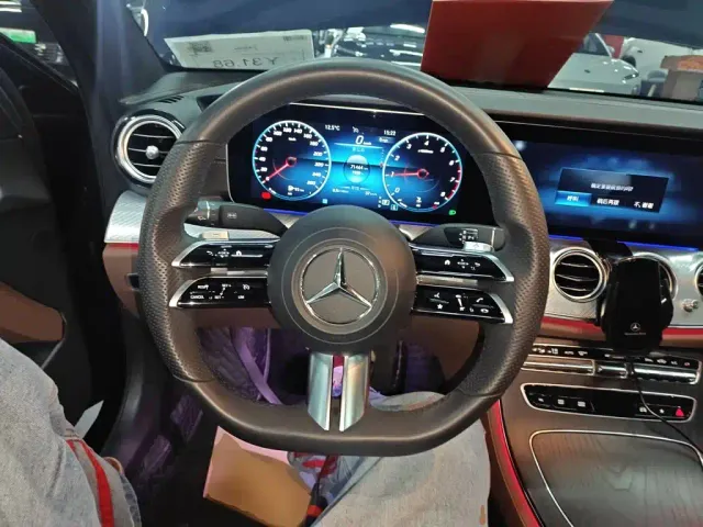 Mercedes-Benz E-Class — Фото автомобиля 6