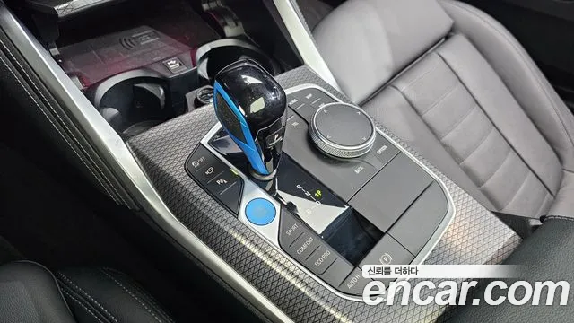 BMW i4 — Фото автомобиля 12