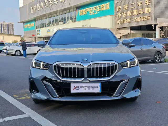 BMW 5 Series — Фото автомобиля 2