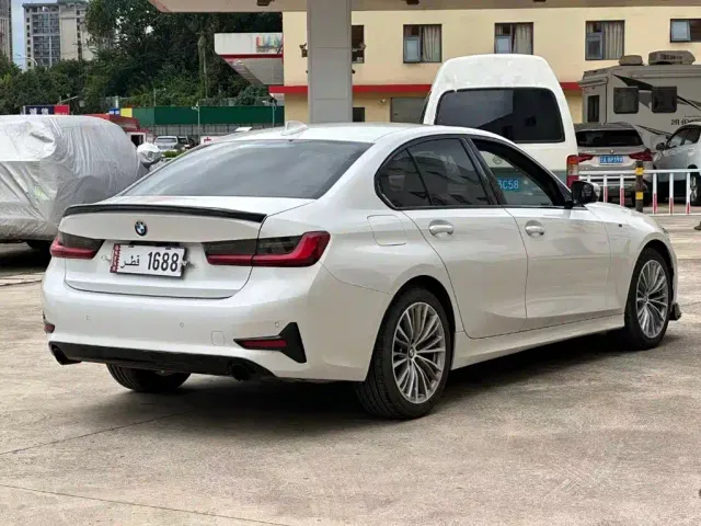 BMW 3 Series — Фото автомобиля 9