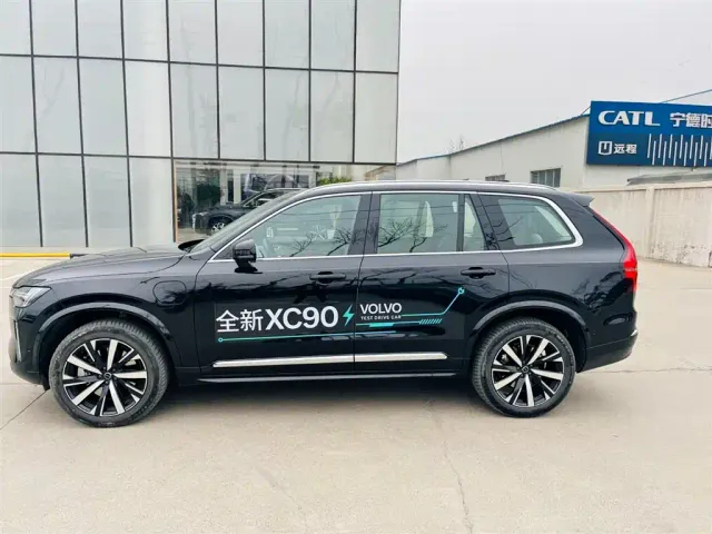 Volvo XC90 — Фото автомобиля 3