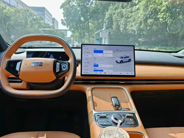 Geely Galaxy Starship 7 EM-i — Фото автомобиля 18