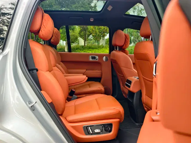 Li Auto L8 — Фото автомобиля 8