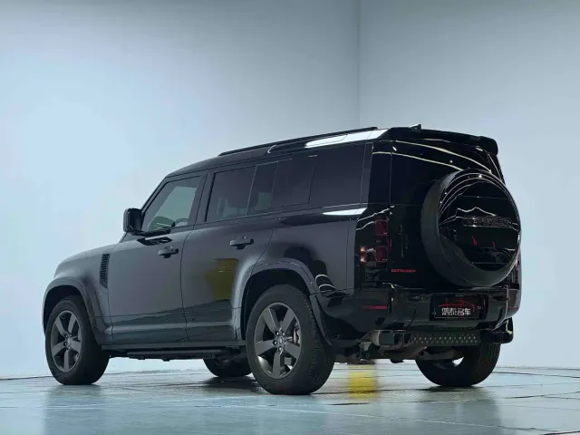 Land Rover Defender — Фото автомобиля 17
