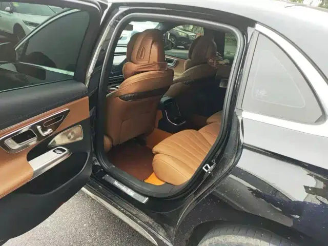 Mercedes-Benz E-Class — Фото автомобиля 5