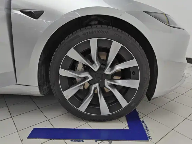 Tesla Model 3 — Фото автомобиля 6