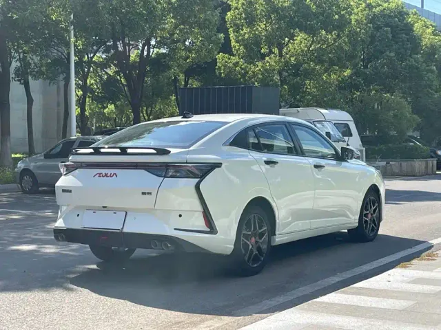 Dongfeng Yixuan — Фото автомобиля 8