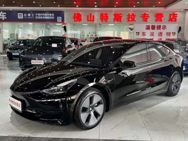 Фотография автомобиля — Tesla Model 3