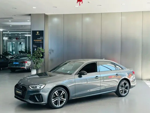 Фотография автомобиля — Audi A4L