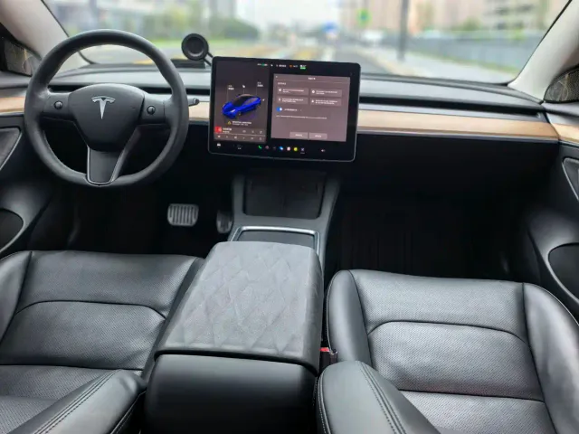 Tesla Model 3 — Фото автомобиля 9