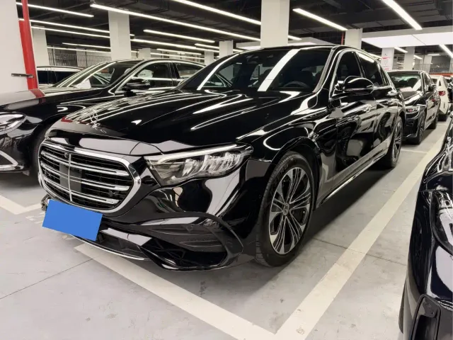 Фотография автомобиля — Mercedes-Benz E-Class