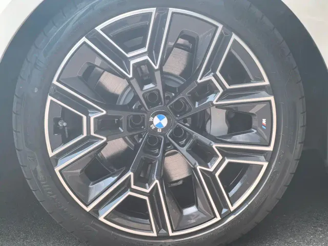 BMW 5 Series — Фото автомобиля 5