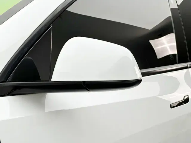 Tesla Model Y — Фото автомобиля 25