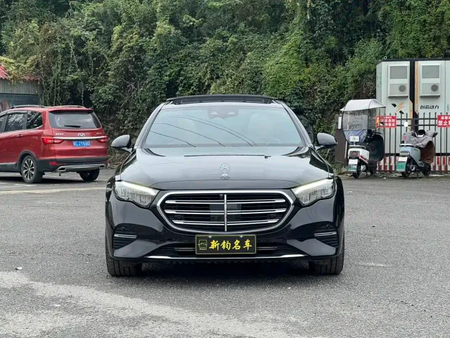 Mercedes-Benz E-Class — Фото автомобиля 2