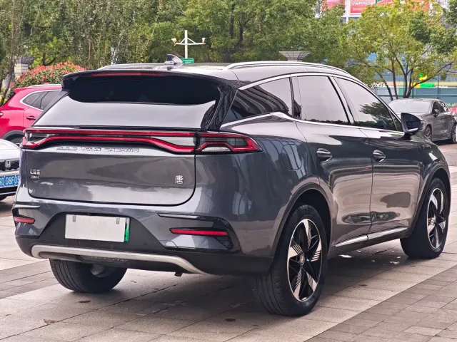 BYD Tang — Фото автомобиля 18
