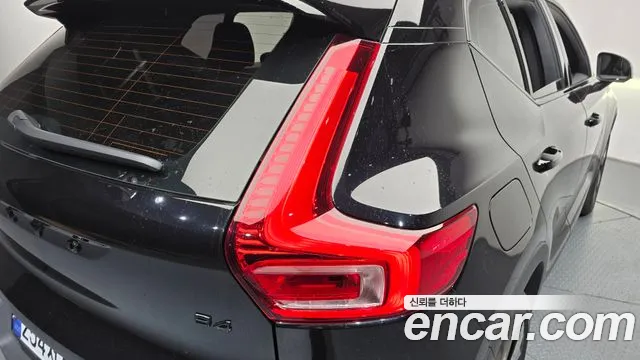 Вольво XC40 B4 Black Edition — Фото автомобиля 21