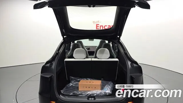 Tesla Model Y — Фото автомобиля 20