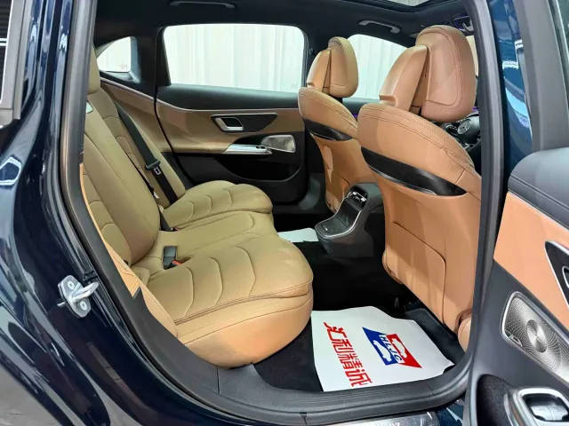 Mercedes-Benz E-Class — Фото автомобиля 16