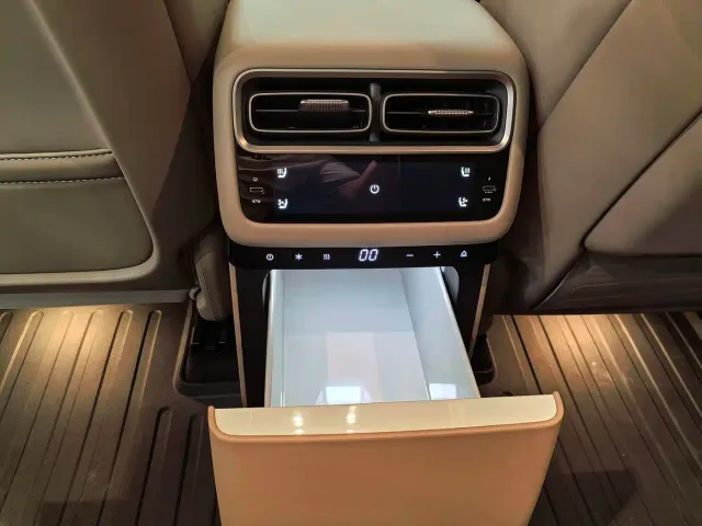 Li Auto i6 — Фото автомобиля 12