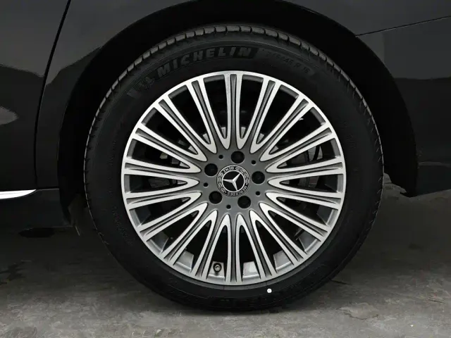 Mercedes-Benz E-Class — Фото автомобиля 9