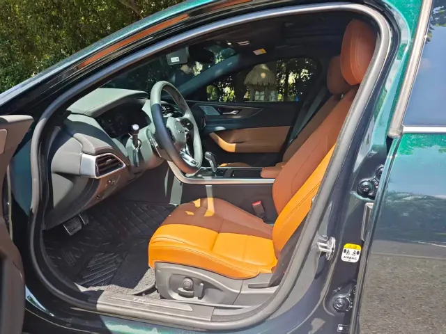 Jaguar XEL — Фото автомобиля 4