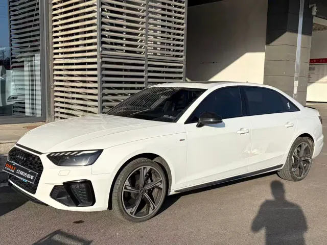 Фотография автомобиля — Audi A4L