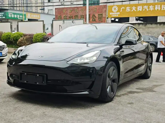Фотография автомобиля — Tesla Model 3